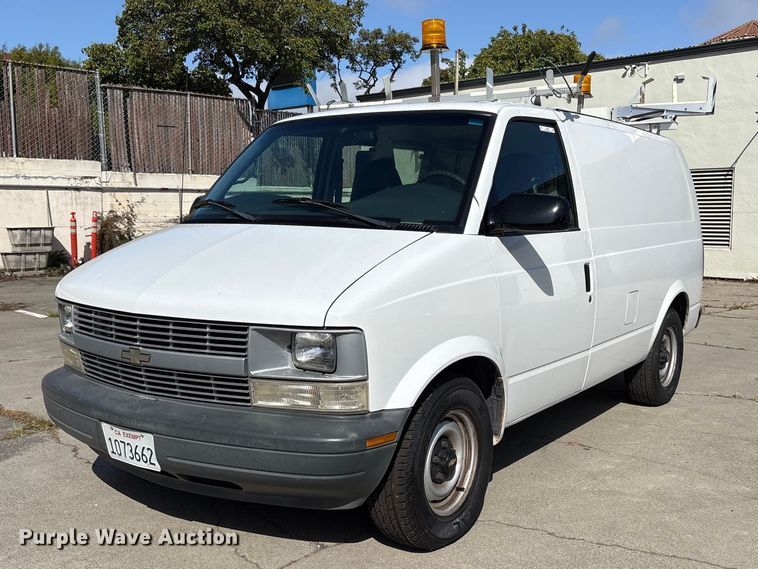 2000 Chevrolet Astro van - EU8670