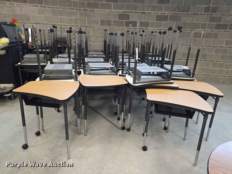 (47) desks - EV2216