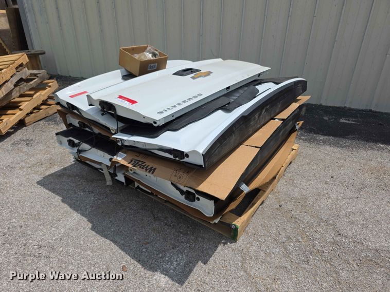 (9) Chevrolet pickup truck tailgates - EV2229
