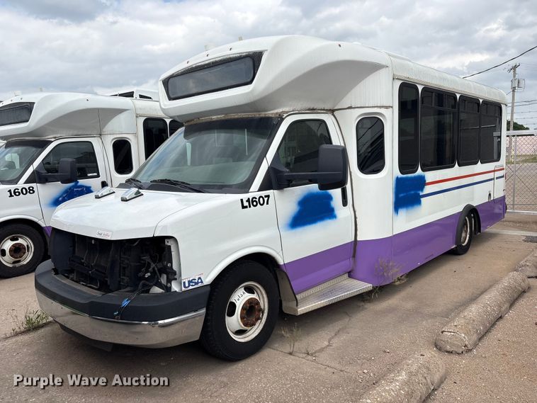 2016 Chevrolet Express shuttle bus - EV2993