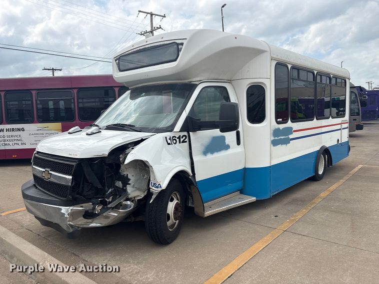 2016 Chevrolet Express shuttle bus - EV2995