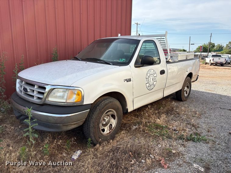1999 Ford F150 pickup truck - EW0025