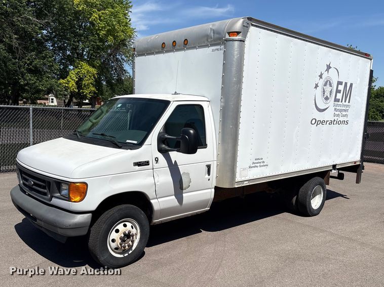 2005 Ford E450 Super Duty box truck - EW0057