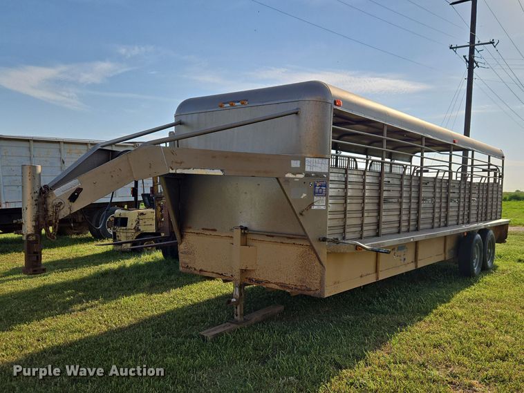 2002 Gooseneck livestock trailer - EW0155