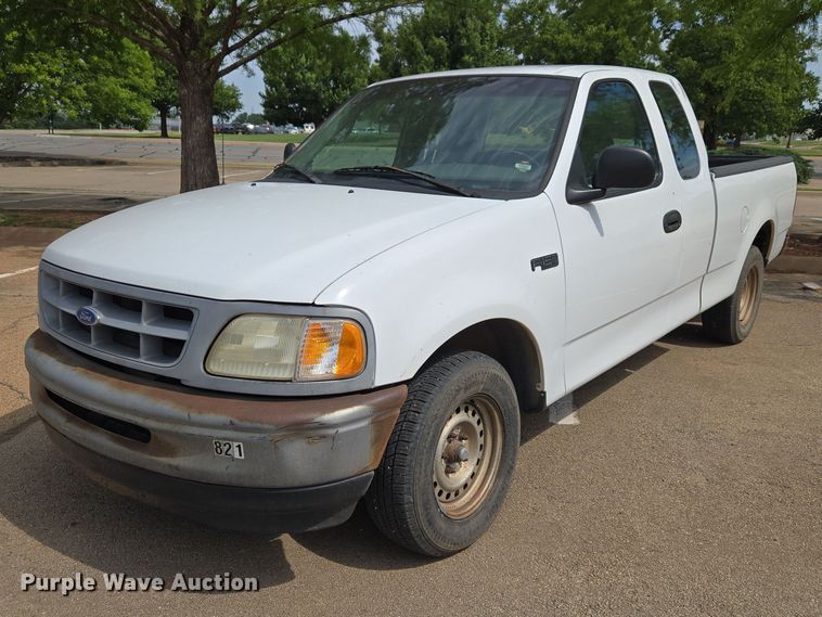 1997 Ford F150 Ext. Cab pickup truck - EW0158