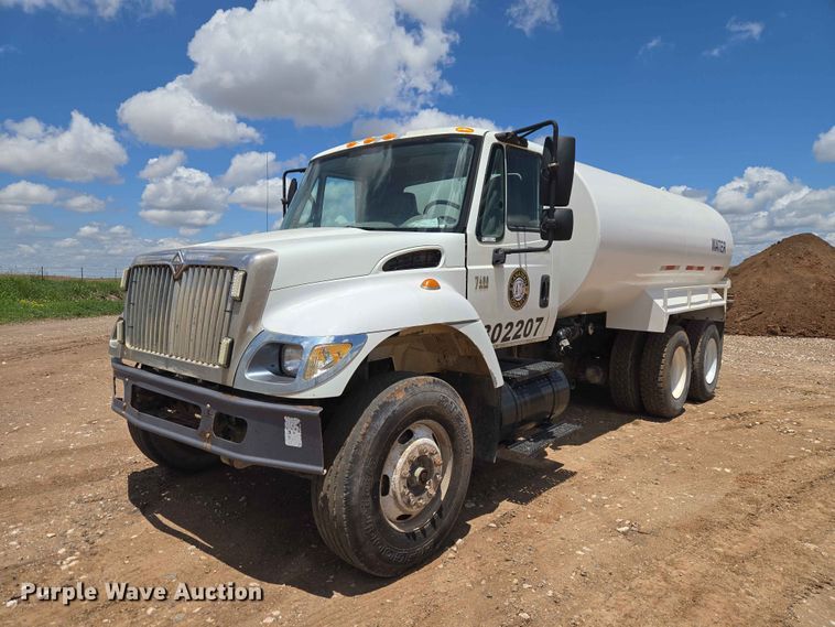 2007 International 7400 water truck - EW0249