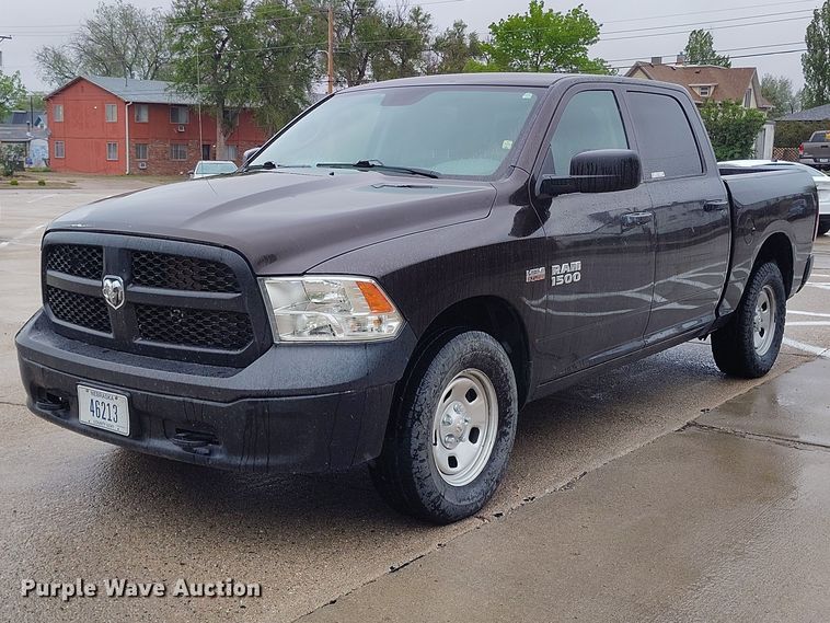 2017 RAM 1500 Crew Cab pickup truck - EW1012