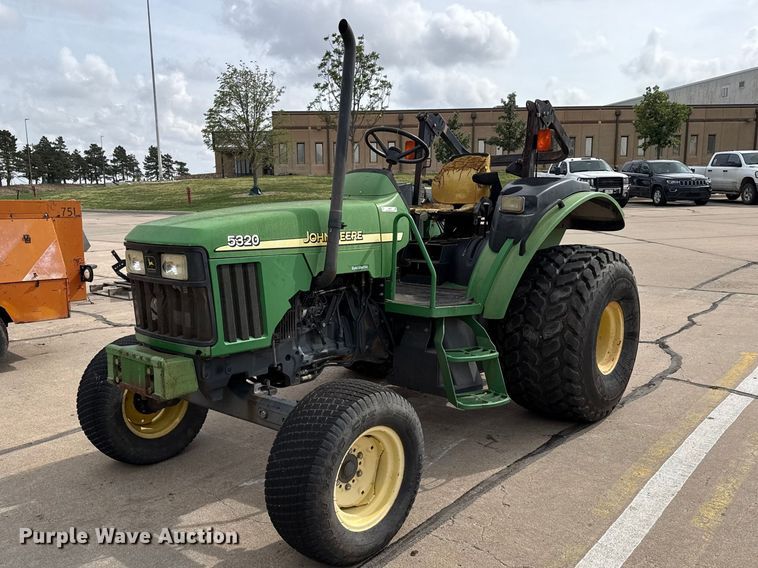 2001 John Deere 5320 tractor - FB6637