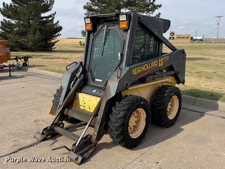2003 New Holland LS170 skid steer loader - FB6642