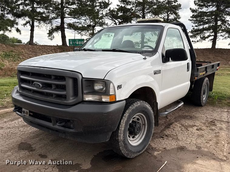 2003 Ford F250 Super Duty XL flatbed pickup truck - FB6647