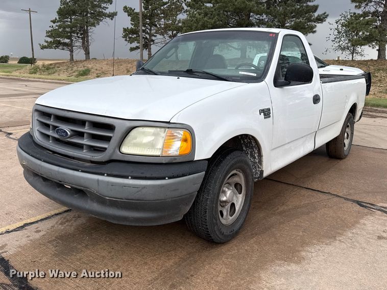 2002 Ford F150 XL pickup truck - FB6648