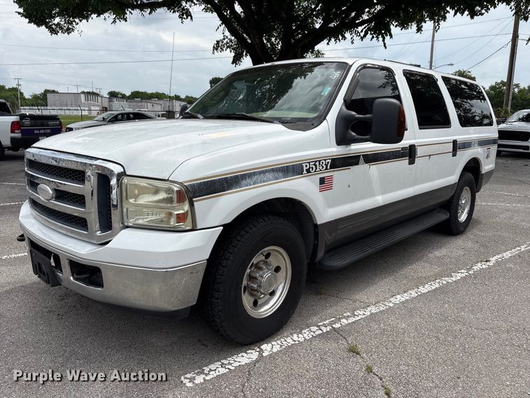 2005 Ford Excursion SUV - FB8752