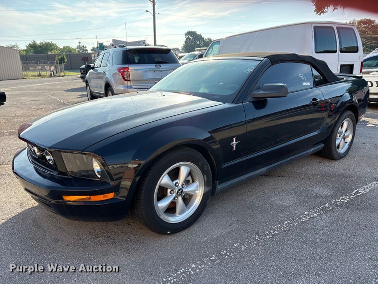 2008 Ford Mustang convertible - FB8755