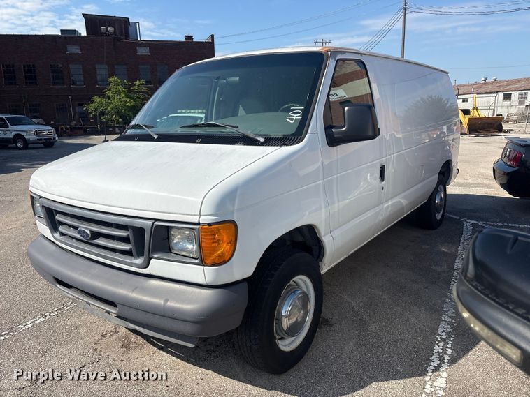 2006 Ford E250 van - FB8775