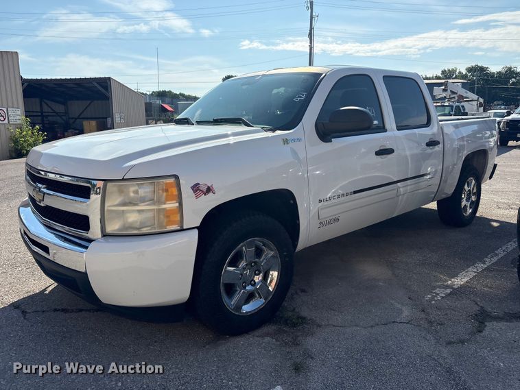 2010 Chevrolet Silverado Hybrid Crew Cab pickup truck - FB8808