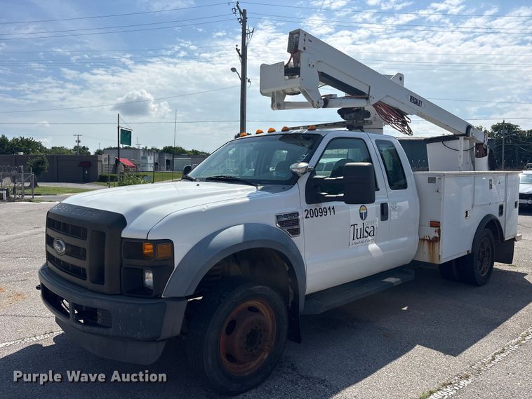 2009 Ford F550 bucket truck - FB8809