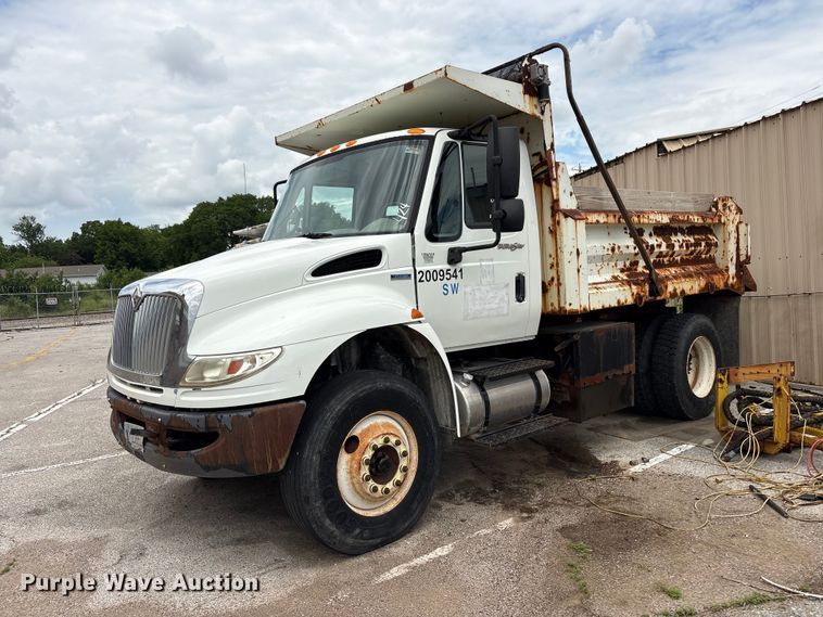 2009 International DuraStar 4400 dump truck - FB8813
