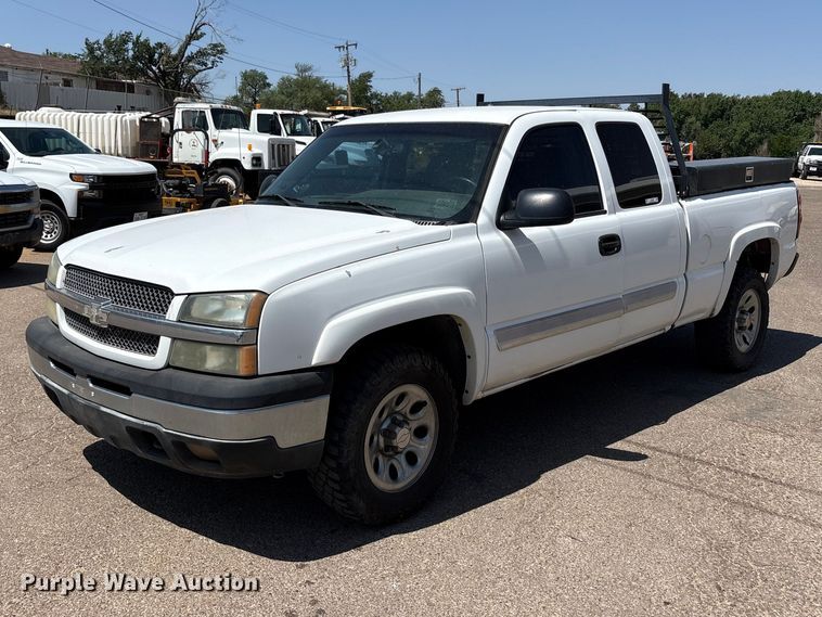 2005 Chevrolet Silverado 1500 Ext. Cab pickup truck - FC2290