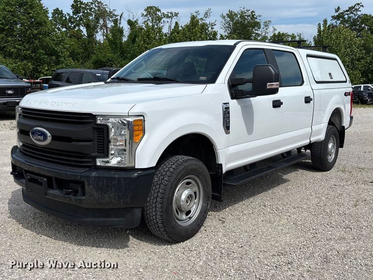 2017 Ford F250 Super Duty Crew Cab pickup truck - FC5826