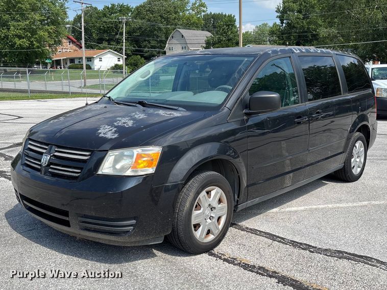 2009 Dodge Grand Caravan SE van - FC5896
