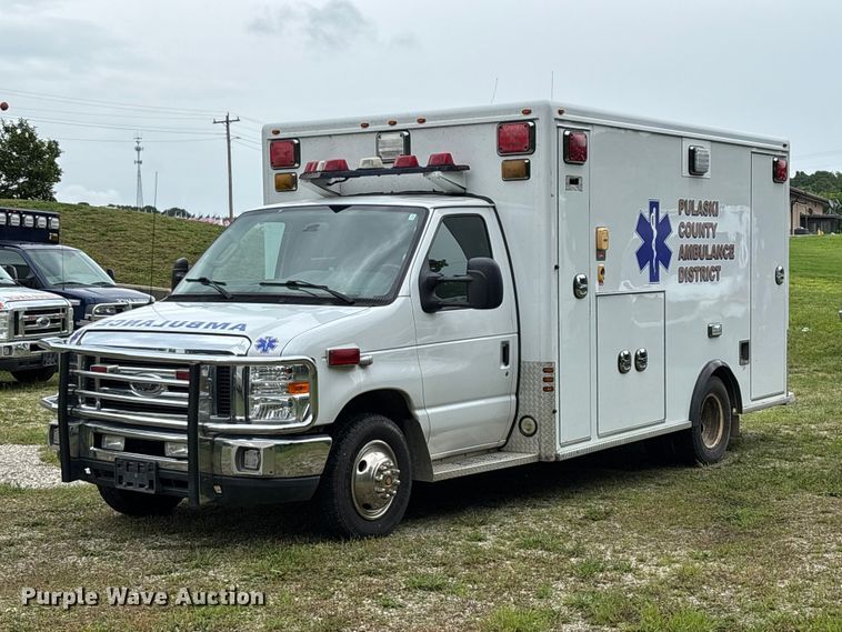 2012 Ford Econoline ambulance - FG0398