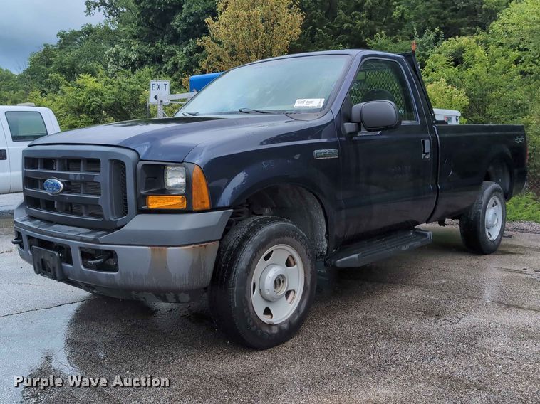 2007 Ford F250 Super Duty XL pickup truck - FH6140