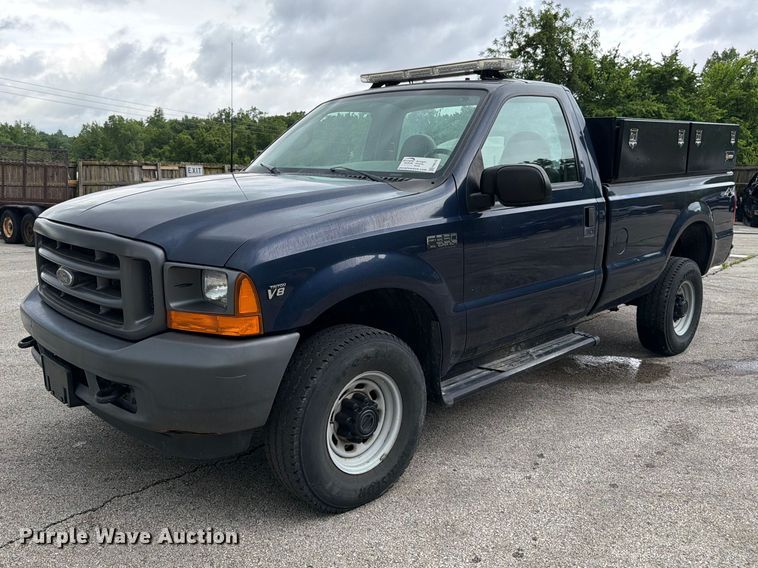 2001 Ford F350 Super Duty pickup truck - FH6142