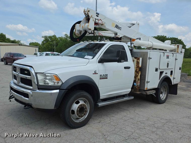 2015 Dodge Ram 5500HD bucket truck - FH6221
