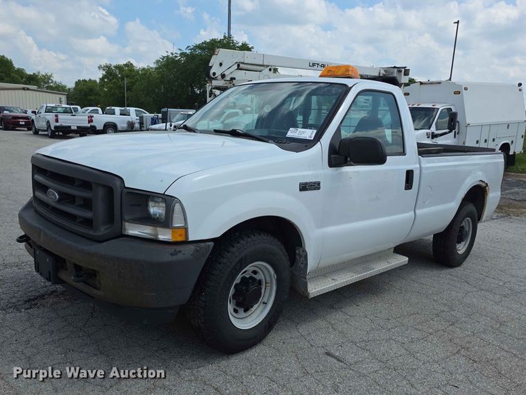 2003 Ford F250 Super Duty pickup truck - FH6225