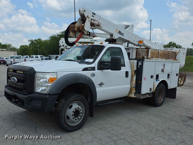 2011 Ford F550 Super Duty bucket truck - FH6226