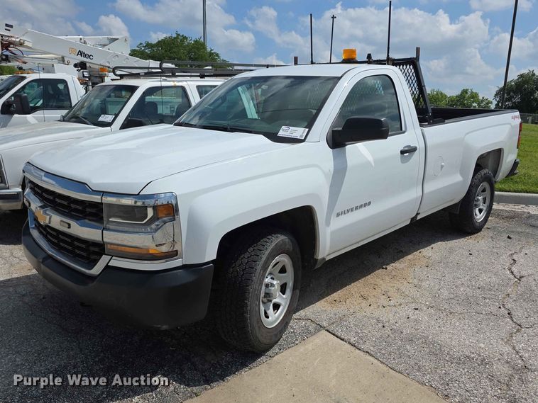 2017 Chevrolet Silverado 1500 pickup truck - FH6228
