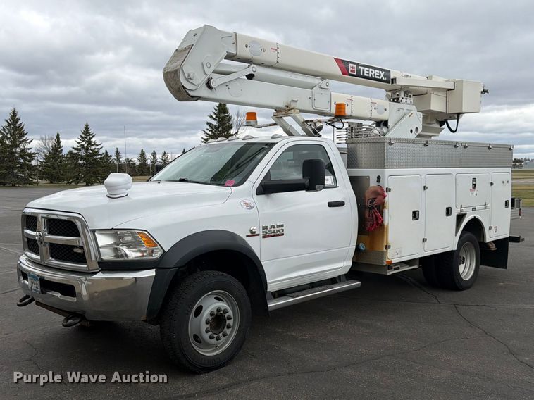 2016 RAM 5500 bucket truck - FK0140