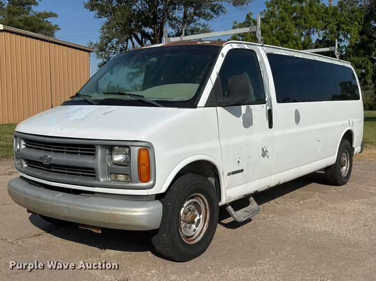 2001 Chevrolet Express 3500 van - NA9300