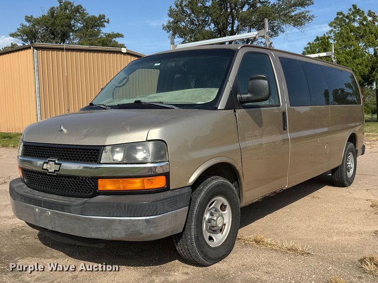 2006 Chevrolet Express 3500 van - NA9302