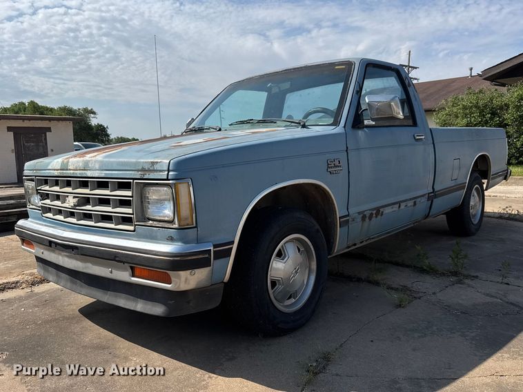 1982 Chevrolet S10 pickup truck - NA9303