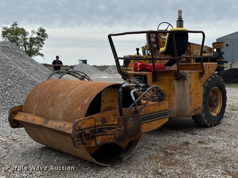 1980 Ingersoll-Rand SP48-DD single drum vibratory roller - OE9590