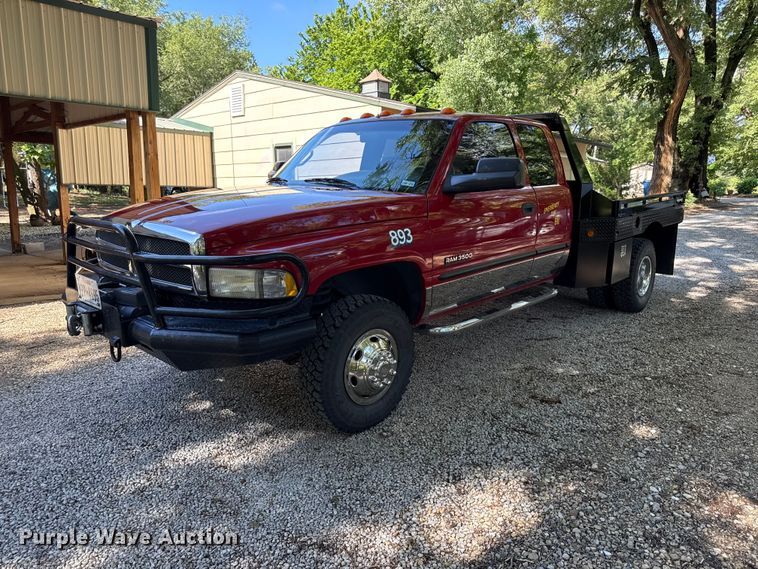 2001 Dodge Ram 3500 Ext. Cab flatbed pickup truck - EN0449