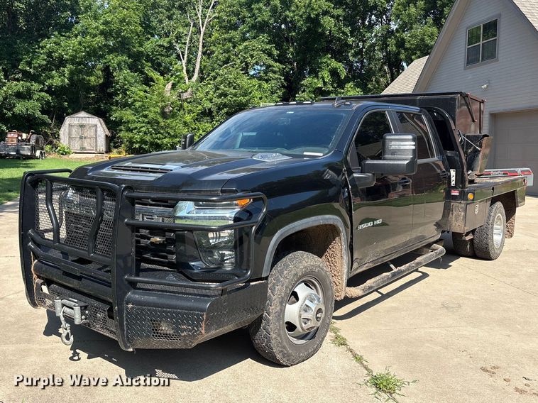 2021 Chevrolet Silverado 3500HD Crew Cab bale bed pickup truck - EU5603