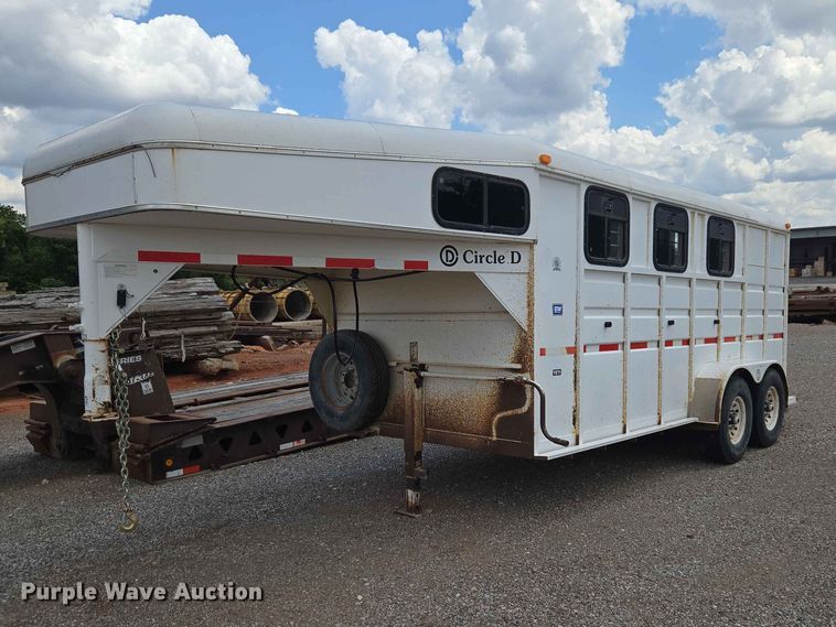 2000 Circle D 6816GNST livestock trailer - EW0207