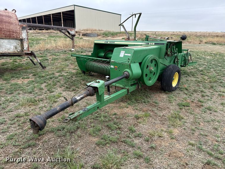 John Deere 348 small square baler - FB6505