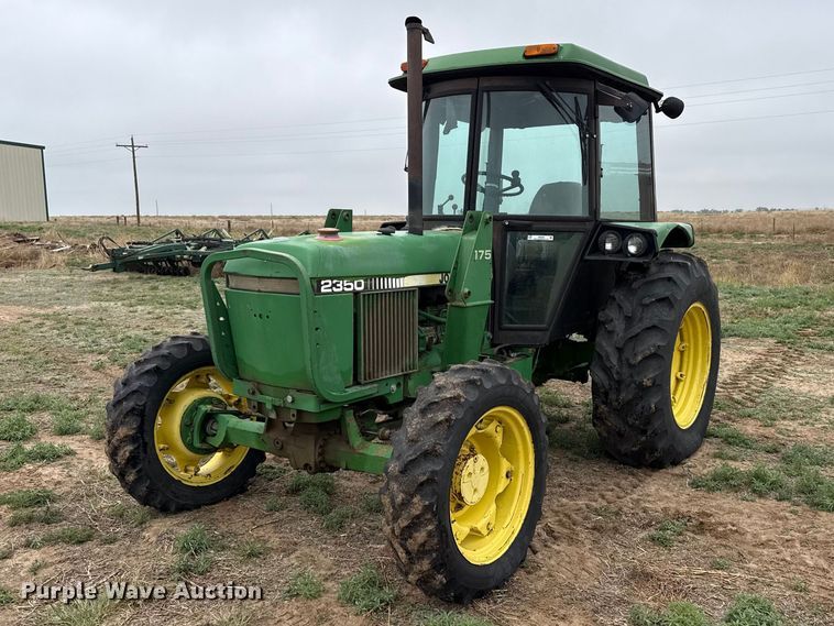 John Deere 2350 MFWD tractor - FB6509