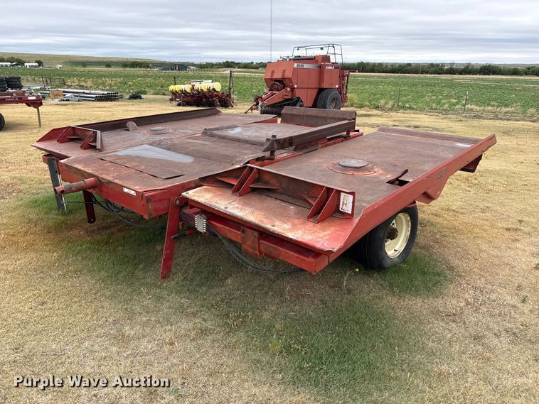 Case IH 8581 bale accumulator - FB6524