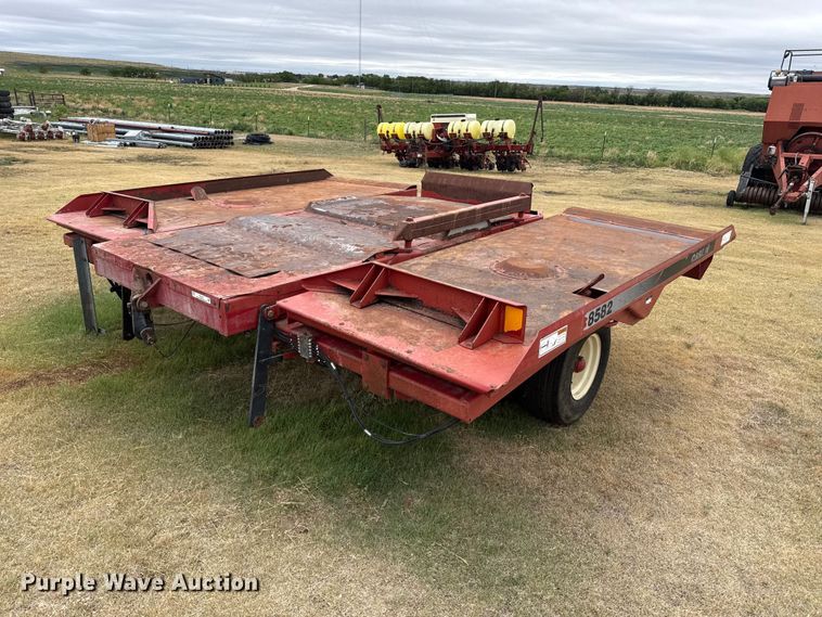 Case IH 8582 bale accumulator - FB6525