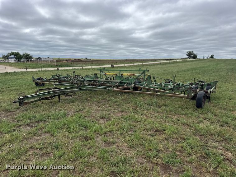 John Deere field cultivator - FB7413
