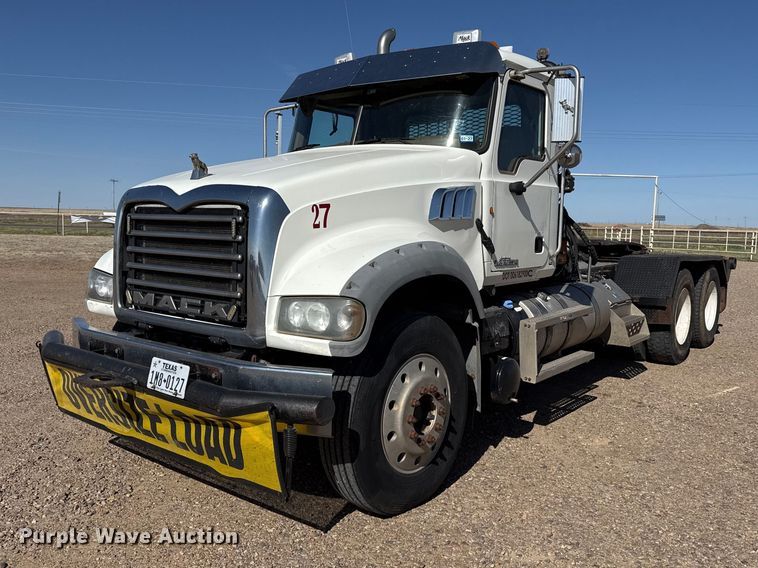 2013 Mack Granite GU713 winch truck - FC2295