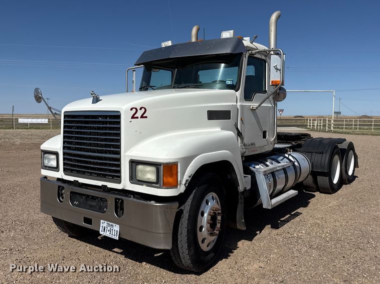 2012 Mack CHU613 semi truck - FC2297