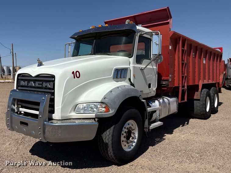 2012 Mack GU813 manure spreader truck - FC2318