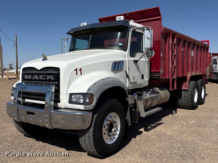 2018 Mack GU713 manure spreader truck - FC2320