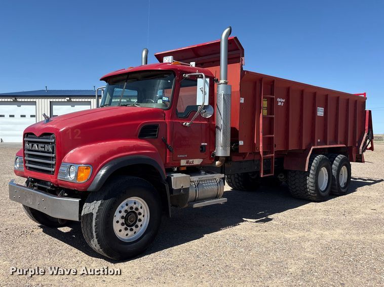 2007 Mack CV713 manure spreader truck - FC2321