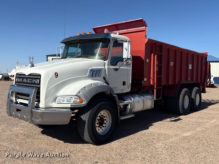 2012 Mack GU813 manure spreader truck - FC2323